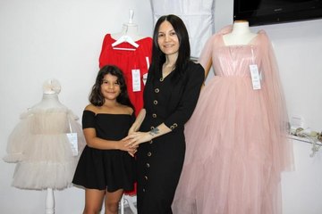 Kızı için diktiği elbise hayatını değiştirdi, şimdi dünyaya ihraç ediyor