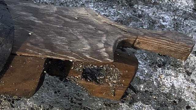 Abren una caja hallada en un glaciar con tesoros vikingos de hace 500 años