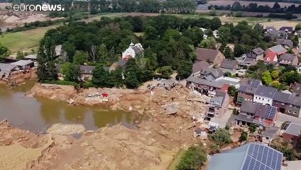 De casa para o lixo: A destruição depois das cheias