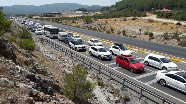 Akın akın gelmişlerdi, akın akın dönüyorlar