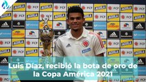 Luis Díaz recibe el trofeo como goleador de la Copa América