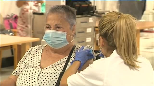 La ministra de Sanidad anuncia que será necesaria una tercera dosis