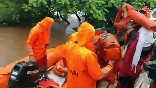 Deslizamentos causam dezenas de mortes na Índia