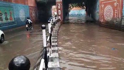 तेज हवाओं के साथ बरसे मेघ