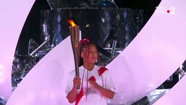 JO de Tokyo - La joueuse de tennis japonaise Naomi Osaka a allumé la vasque olympique - Les Jeux sont officiellement lancés - VIDEO