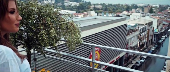 İrem Derici Razıyım Ömür Boyu Yalnızlığa