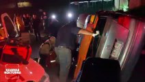 Automovilista queda atrapado en los fierros de su vehículo luego de volcar sobre carretera a Chapala