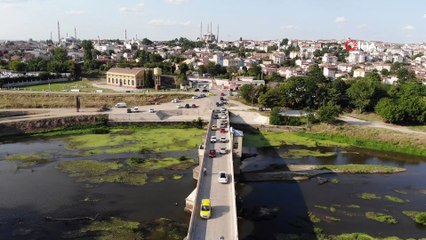Su seviyesi azalan nehirlerde adacıklar oluştu