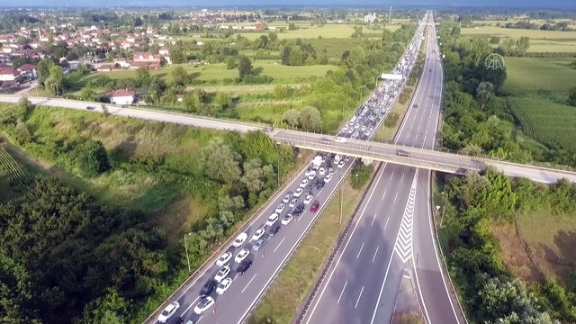 DÜZCE - Anadolu Otoyolu'nda otomobille çarpışan tır devrildi: 1 yaralı (2)