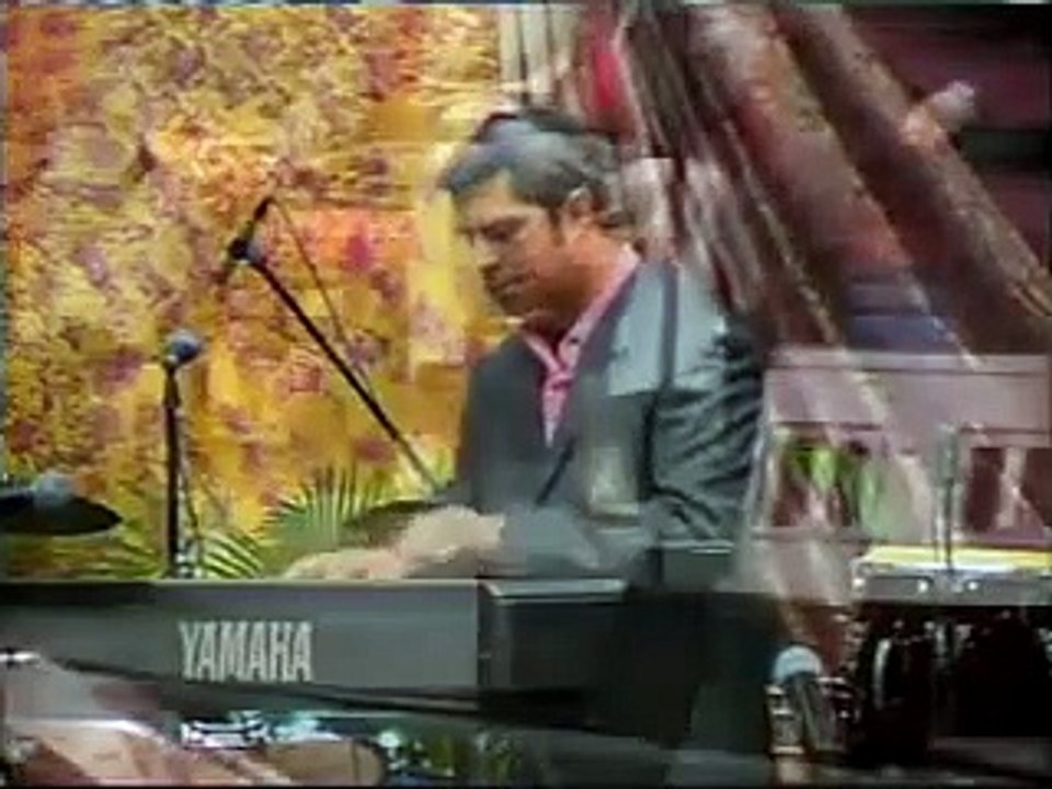 Adlan Cruz @ T.L. Osborn Crusade in Ponce, Puerto Rico -  Cancion de la Paz