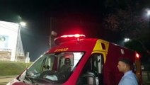 Jovem de 21 anos fica ferido em colisão traseira na Avenida Tancredo Neves