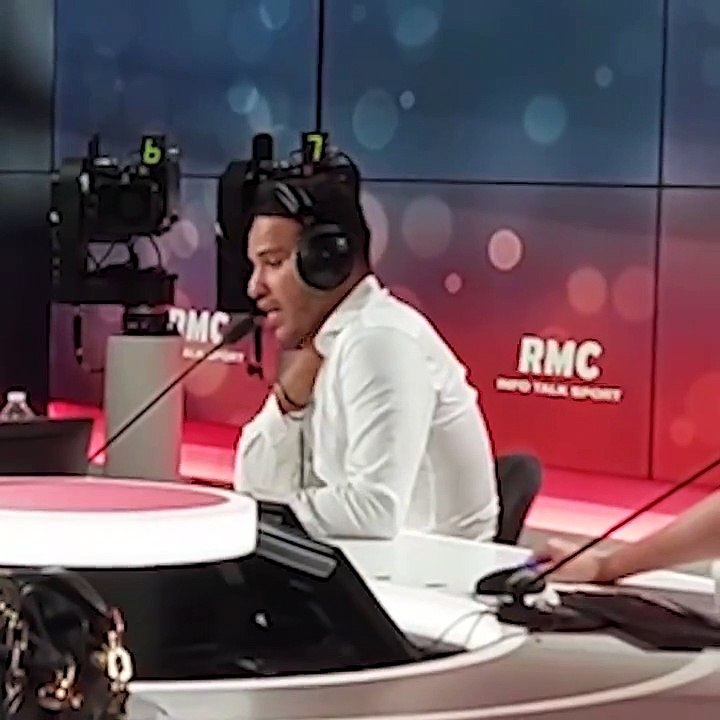 Regardez le journaliste Mohamed Bouhafsi, en larmes, qui a fait hier ses adieux à RMC pour rejoindre "C à vous" sur France 5 à la rentrée : "Je suis entré ici en tant qu'adolescent et je repars en tant qu'homme"