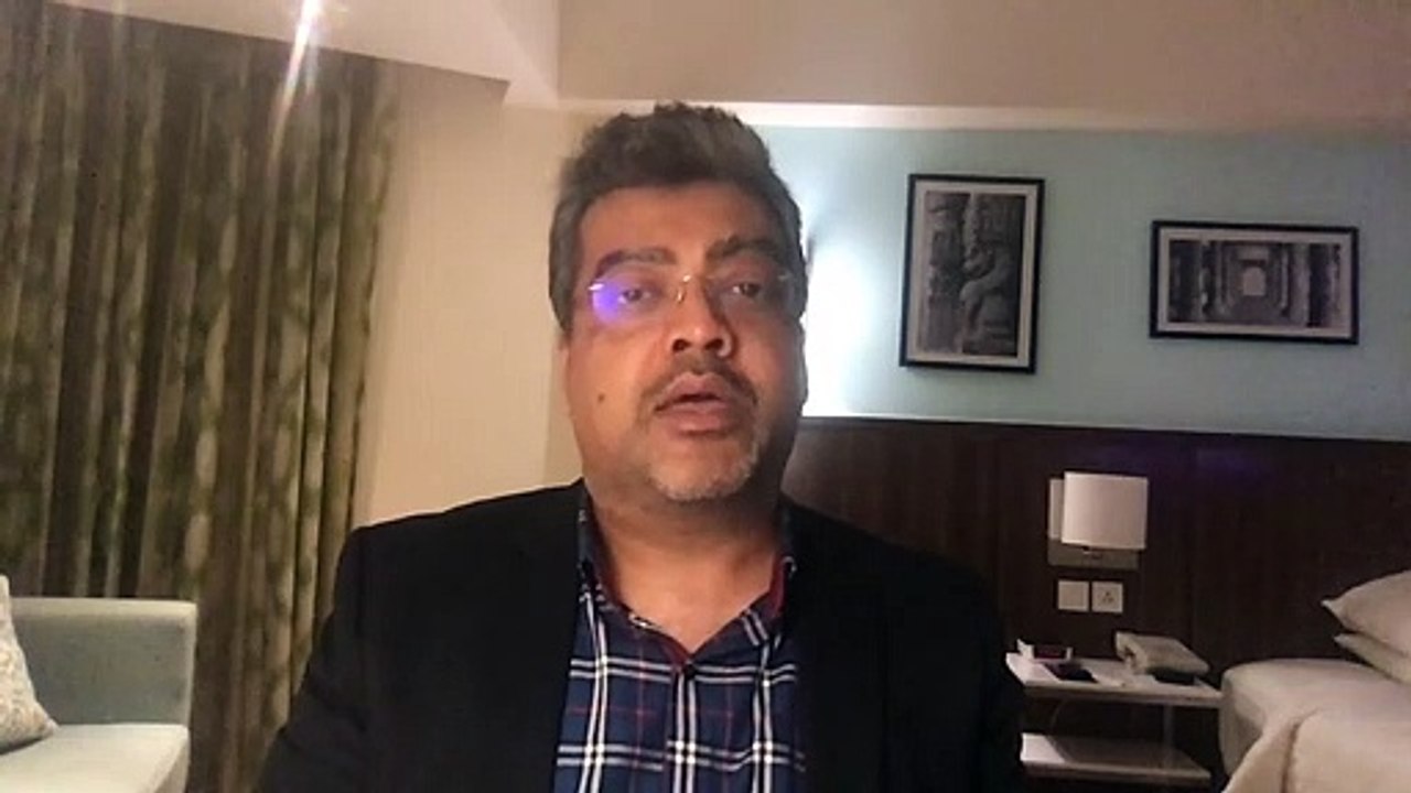 Sir Mera clothing ka business h kya m uske sath playschool business start kr sakta hu ?