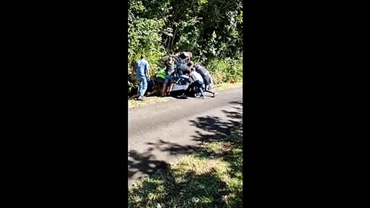 Tour Auto : Le public sort le n°22 du fossé