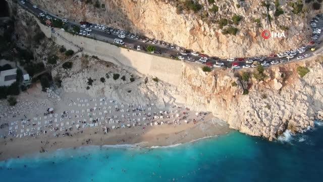 Dünyaca ünlü Kaputaş Plajı yerli ve yabancı misafirlerin akınına uğradı