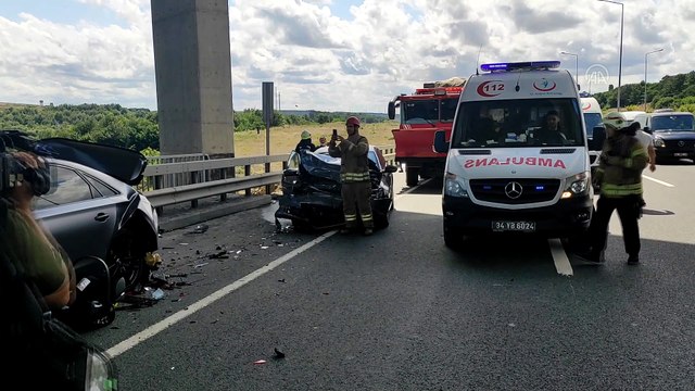 İSTANBUL - Eyüpsultan'da zincirleme trafik kazasında 4 kişi yaralandı