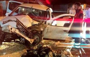 Otomobilde sıkışan sürücüyü itfaiye kurtardı