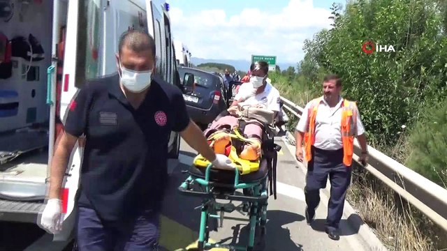 İhtiyaç molası için durunca zincirleme kazaya neden oldu: 2'si çocuk 6 yaralı