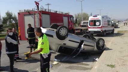 AFYONKARAHİSAR - Devrilen otomobildeki 5 kişi yaralandı