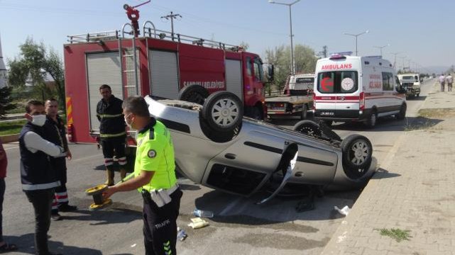 AFYONKARAHİSAR - Devrilen otomobildeki 5 kişi yaralandı