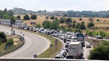 KARABÜK - Karadeniz illerinden İstanbul'a dönüşte yoğunluk yaşanıyor