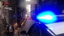 Napoli, turisti rapinati di un Rolex. Ma nella fuga uno dei malviventi perde lo smartphone