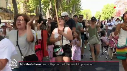 Pass sanitaire : les opposants défilent dans toute la France