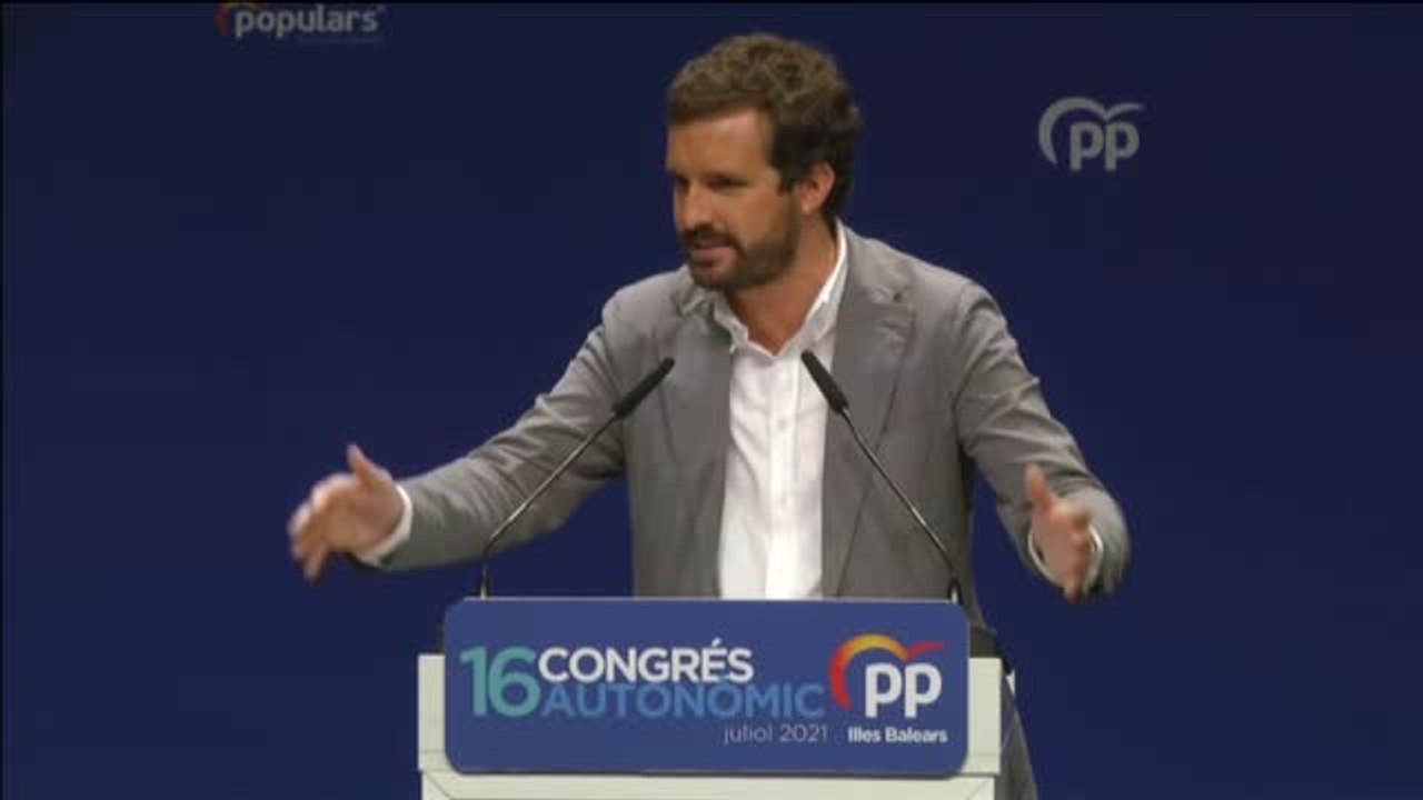 Casado sobre Sánchez: "Dicen que se parece a Supermán; estoy de acuerdo; hace las cumbres en 20 segundos, está todo el día volando y cuando habla parece que es de otro planeta"