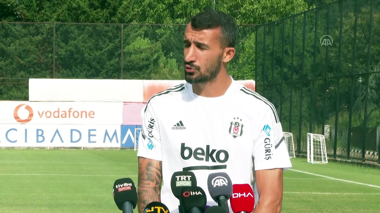İSTANBUL - Beşiktaş’ın yeni transferi  Mehmet Topal, gazetecilerin sorularını cevapladı