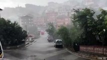 İSTANBUL - Üsküdar'da şiddetli rüzgar ve sağanak etkili oldu