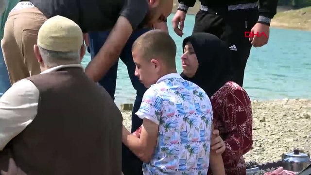 3 çocuğunu kurtarmak isterken kendisi boğuldu