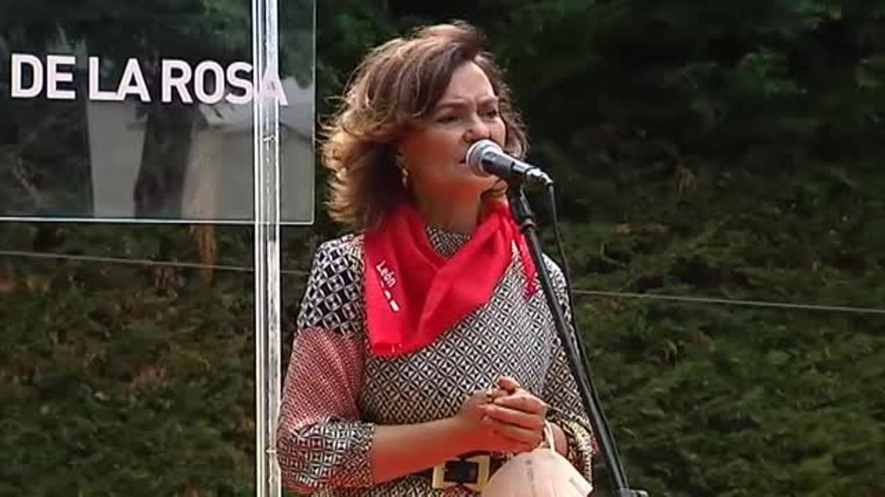 Carmen Calvo preside la Fiesta de la Rosa en su primera aparición tras su salida del Gobierno