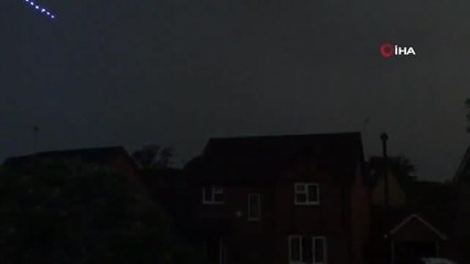 İngiltere'de yıldırım: Evlerde hasar meydana geldi