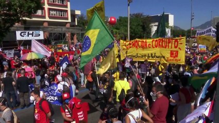 Bolsonaro, en el pico de su impopularidad, critica el sistema electoral brasileño