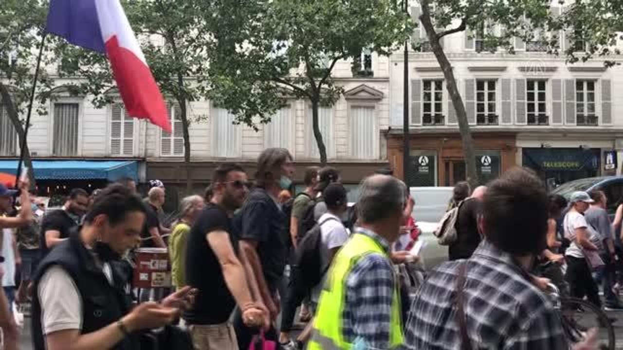 Fransa'nın dört bir yanında Kovid-19 zorunlu aşı karşıtları yine meydanlarda (2)