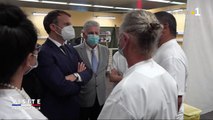Emmanuel Macron fait le point avec les médecins de l'hôpital Taaone