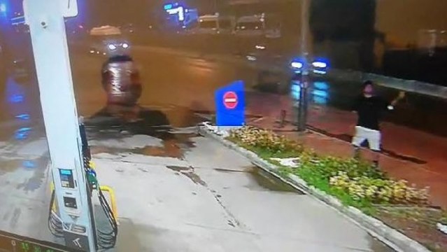 Akaryakıt istasyonuna oyuncak el bombası attı