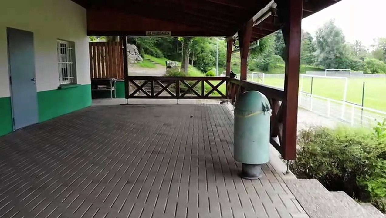 Vidéo du stade du vignoble as hausgauen , que de travail , t investissement , d innombrables heures de bénévolat !  27 ans déjà.  Mais le résultat est exceptionnel . Merci à tous les  Sympathisants et  bénévoles de AS Hausgauen