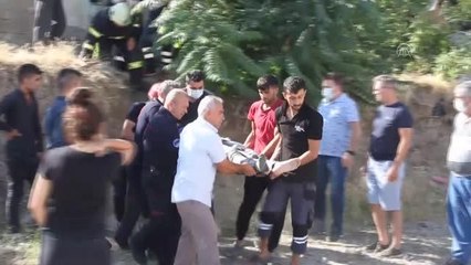 Evinin bahçesinde uyuyan çocuk otomobilin altında kalmaktan şans eseri kurtuldu