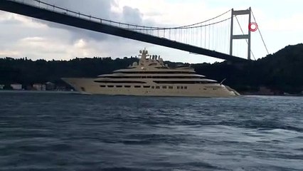 ’Dilbar’ İstanbul Boğazı’ndan geçti