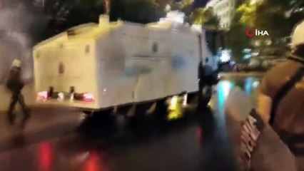 - Atina'da aşı zorunluluğuna karşı düzenlenen protesto çatışmaya dönüştü