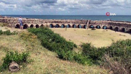 Tarihi Rumeli Feneri Kalesi ahıra döndü