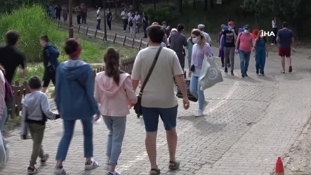 Gölcük Tabiat Parkı'nda tatilci yoğunluğu