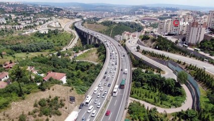 Bayram dönüşü zincirleme kaza TEM’i kilitledi