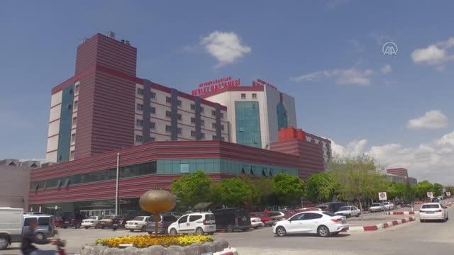 AFYONKARAHİSAR - Pitbull cinsi köpeğin saldırısına uğrayan 2 kişi yaralandı