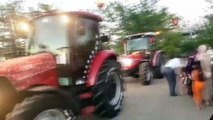 Damat çiftçi olunca, düğün konvoyunu traktörler oluştu