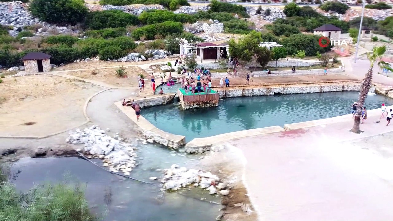 Ününü duyan şifa için bu havuza koşuyor, 1 dakika kalıp kendini dışarı atıyor