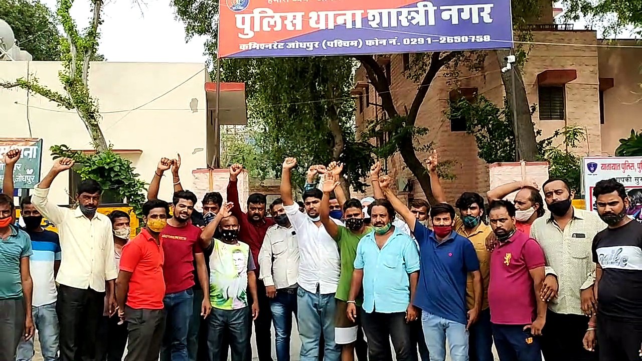 शास्त्री सर्किल पर नए ठेले लगाने को लेकर ठेला धारकों में हुआ विवाद