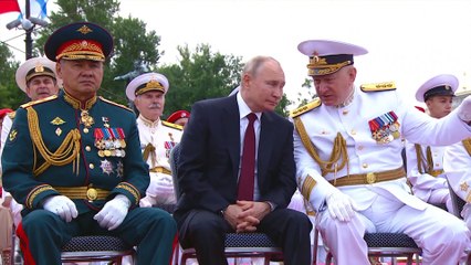 Parade navale en Russie : Vladimir Poutine vante sa puissance militaire