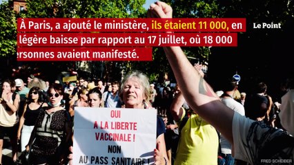 Des milliers d’opposants au pass sanitaire défilent en France « pour la liberté »